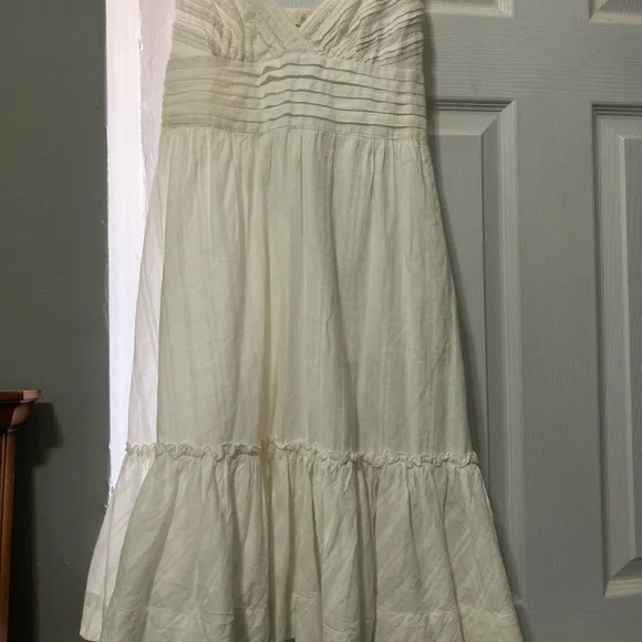 Worn once for high school graduation. Guess Jeans white casual dress. Worn once for high school graduation. Guess Jeans white casual dress.